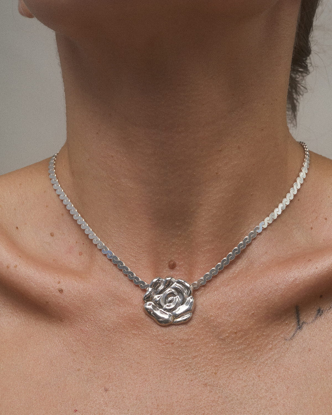 Naszyjnik srebrny w kształcie kwiatu gardenii Maar - Gardenia Necklace