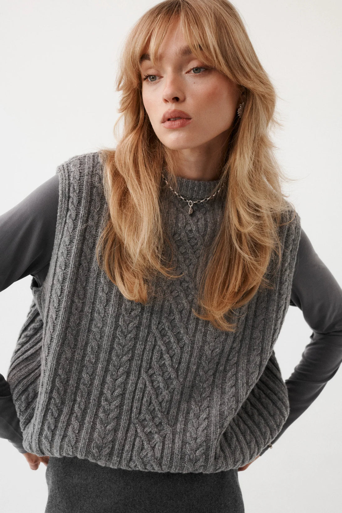 Kamizelka z wełny / 22 / 03 / light graphite