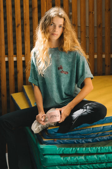 T-shirt Damski One Sip Vintage Zielony - She is Sunday