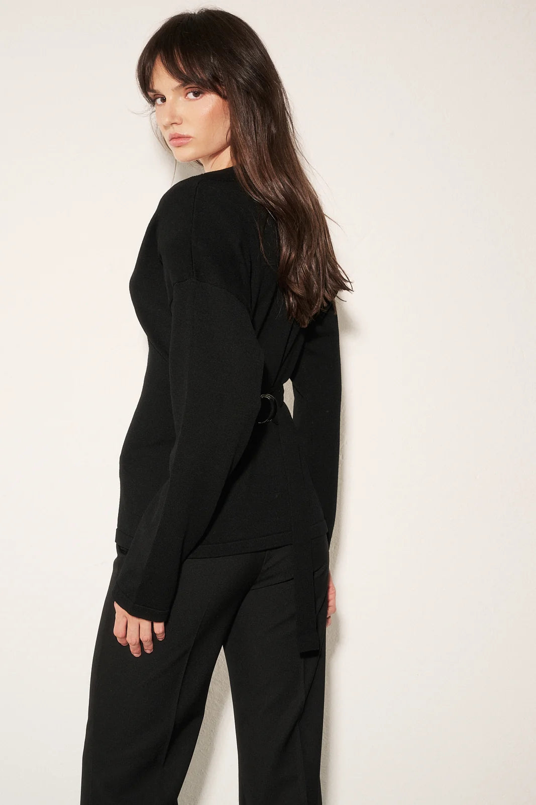 Yvette Sweater Noir - Dopasowany Kardigan Podkreślający Talię - Le Prive
