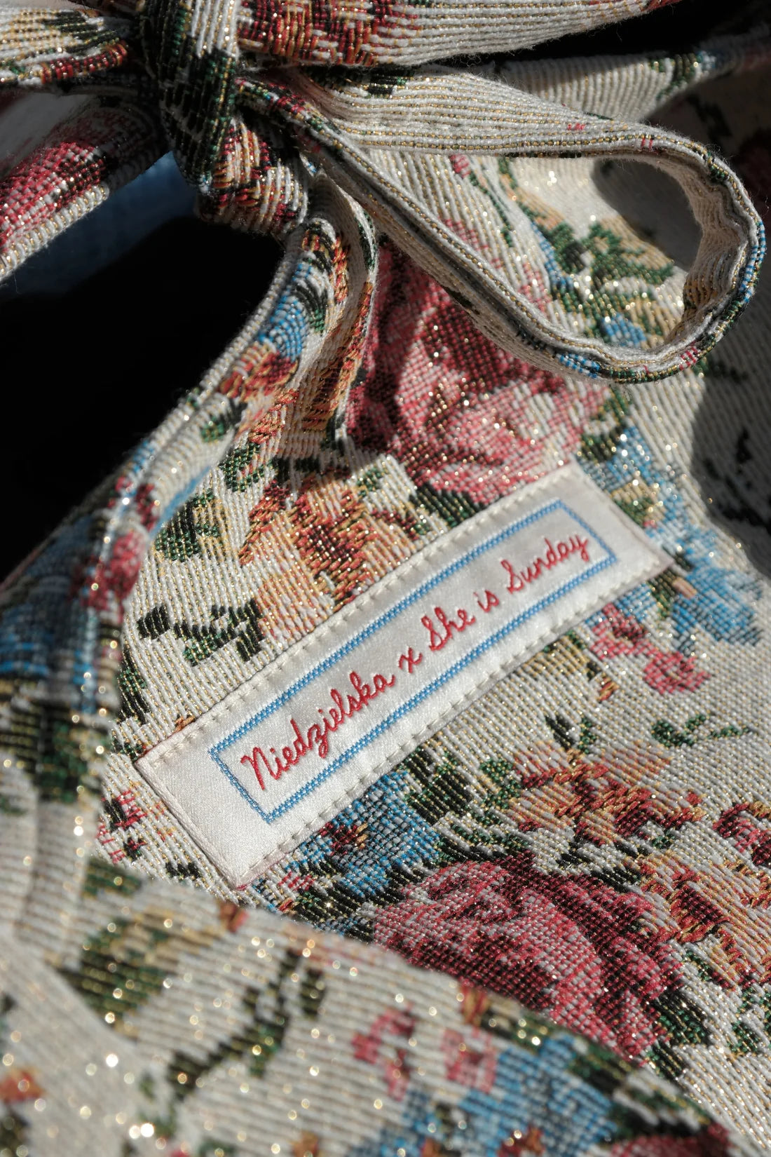 Żakardowa torba shopper z kwiecistym wzorem "Łąka" - She Is Sunday