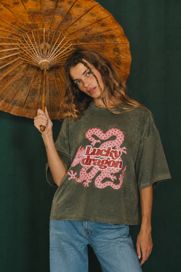 T-shirt damski zielony melange z nadrukiem "Lucky Dragon" - She Is Sunday