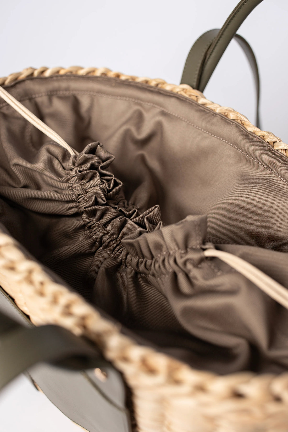 Torebka damska pleciony kosz Woven Backet Olive - Le Pollen