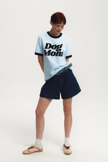 T-shirt damski niebieski z nadrukiem "Dog Mom" - She Is Sunday