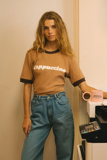 T-shirt damski beżowy z napisem "Cappuccino" - She Is Sunday