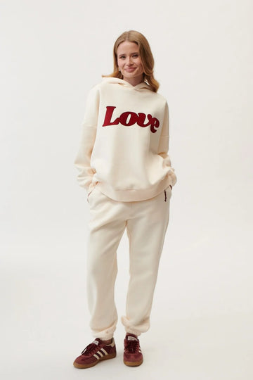 Bluza damska w kremowym kolorze z napisem "Love" – She Is Sunday