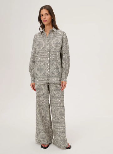Spodnie z bawełny w print bandany w kolorze ecru – Flore - LEBRAND
