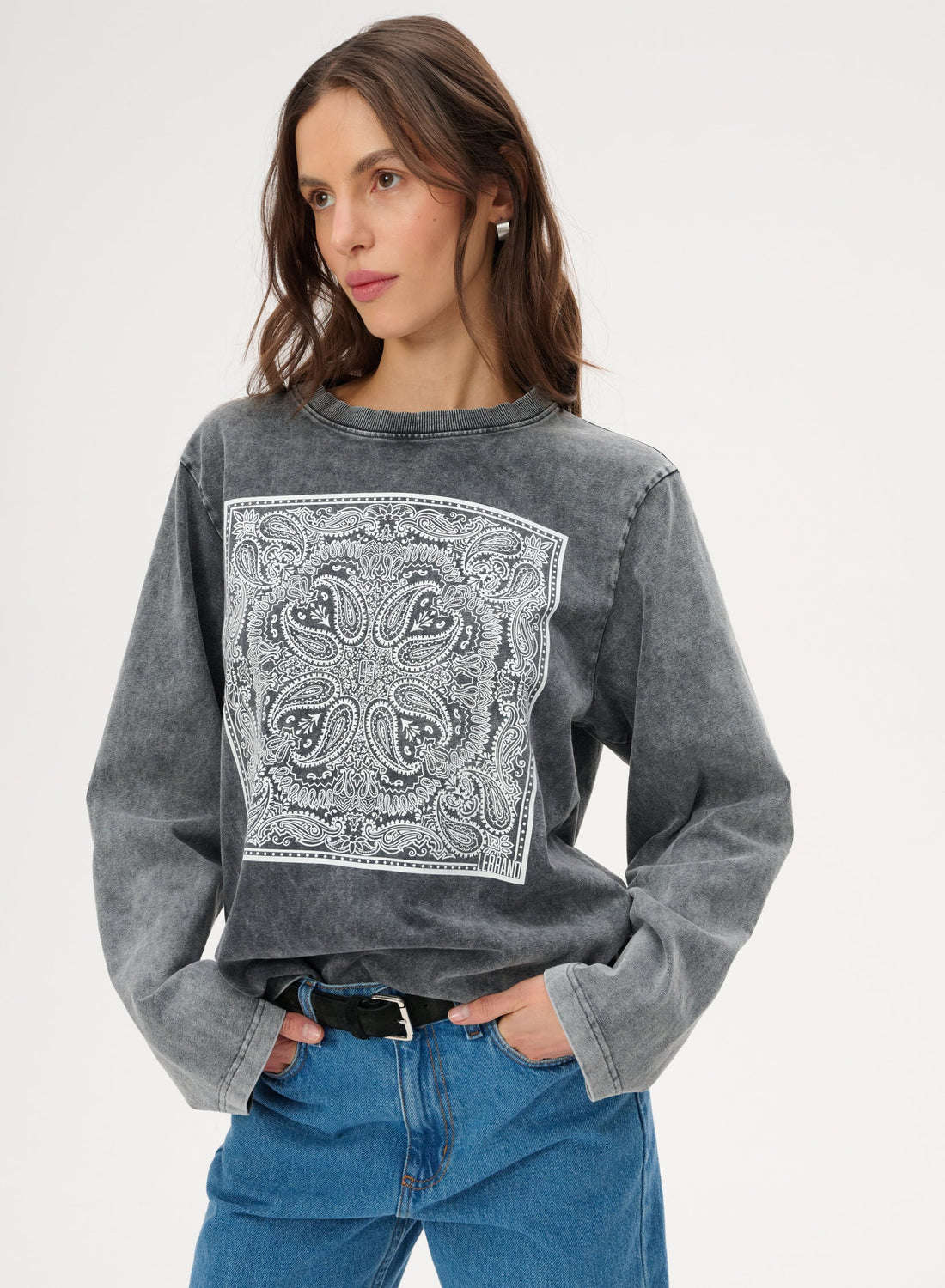 Longsleeve Lebrand grafitowy z nadrukiem bandany - Nero