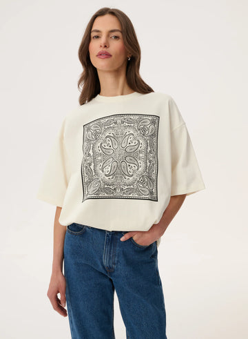 T-shirt Weston Ecru LeBrand oversize T-shirt z nadrukiem bandany