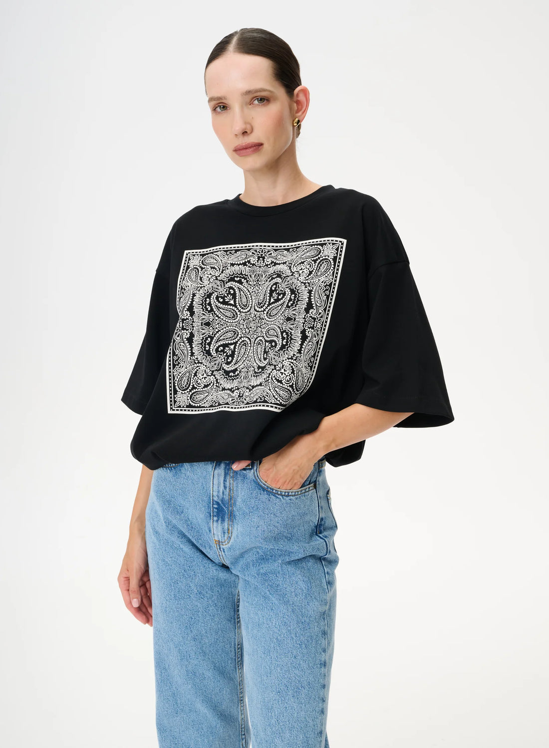 T-shirt Weston Black Lebrand oversize T-shirt z nadrukiem bandany