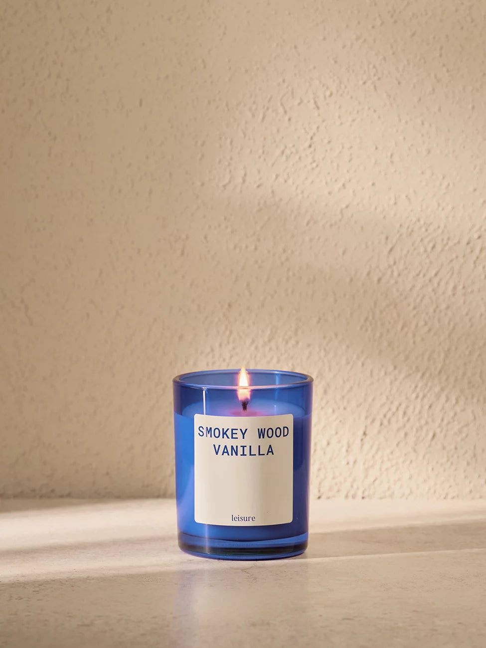 Świeca zapachowa Smokey Wood Vanilla - Leisure
