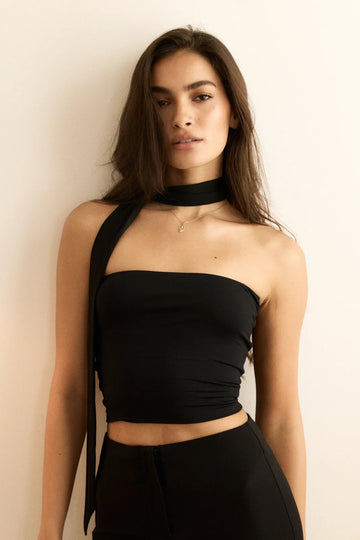 Top damski czarny fason opaski Zaha Bandeau - Le Prive