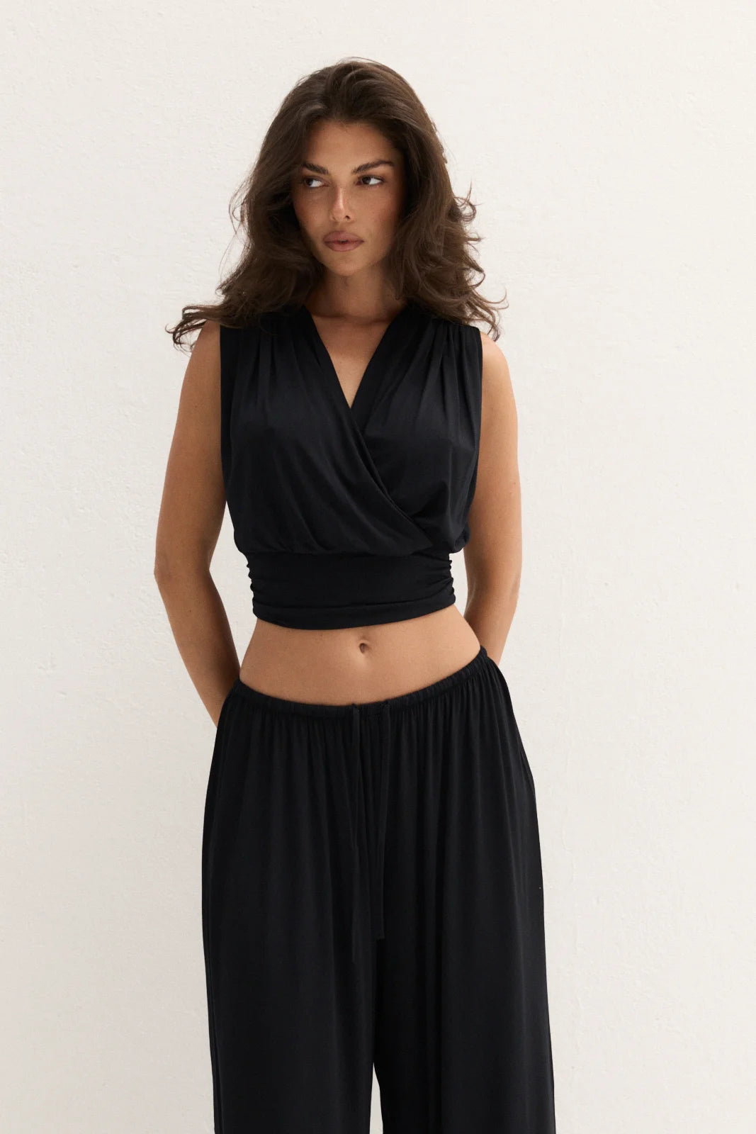 Spodnie damskie czarne z miękkiej dzianiny Zelia Trousers Noir - Le Prive